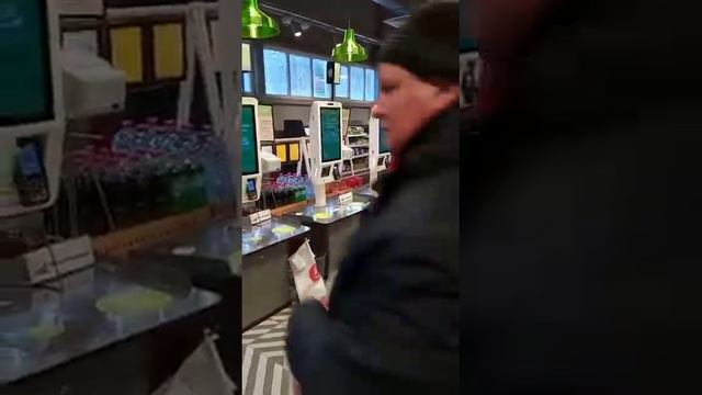 Без масок не обслуживает магазин