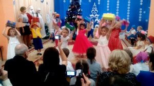 Танец «Новогодний» (старшая группа)