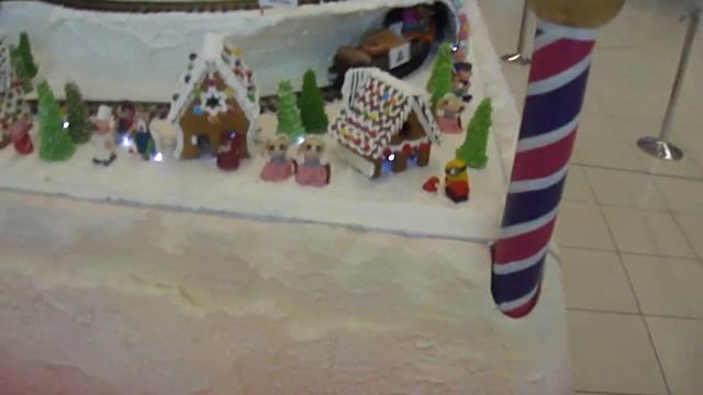 Gingerbread Village with train - Christmas Display смотреть онлайн