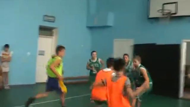 Баскетбол Дівчата проти хлопців смотреть онлайн