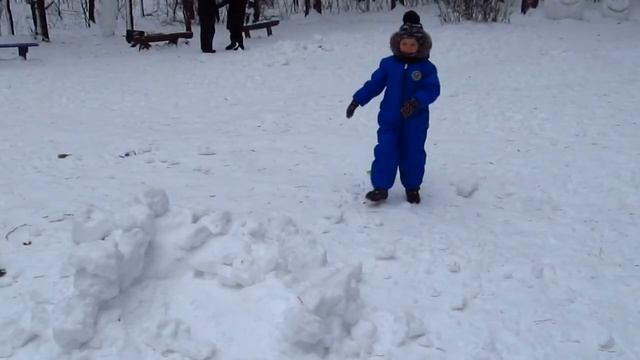 Зимние игры Играем в снежки