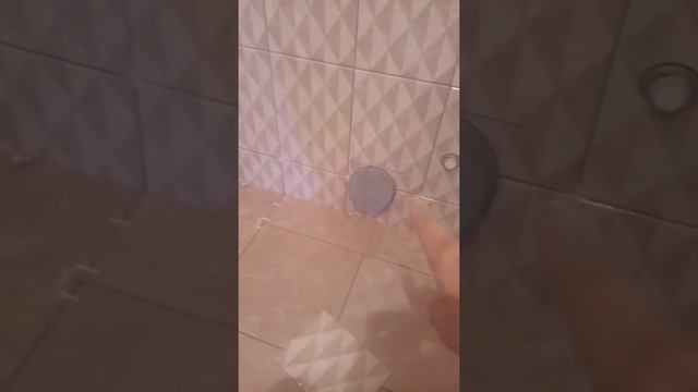 Почему класть плитку сложно и почему ее нельзя делать неопытным работникам. смотреть онлайн