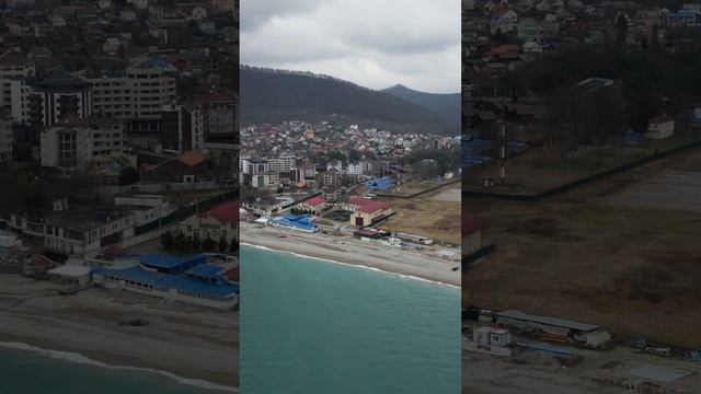 Туапсе (Агой). Набережная с высоты птичьего полета. Взлетная полоса. В самом конце скала Киселева. смотреть онлайн