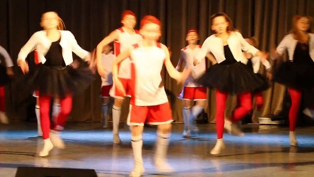 Коллектив «Дети БОТУА» - Шоу-танец «Стартинейджер» смотреть онлайн