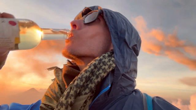 Глоток Ледяного Огня у Вершины Опасного Фуэго - 🇬🇹 Гватемала - Вит Следопыт смотреть онлайн