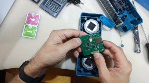 Разборка Solar Lamp TG-182 speaker - колонка с солнечной батареей, Bluetooth, TF, Line IN и радио