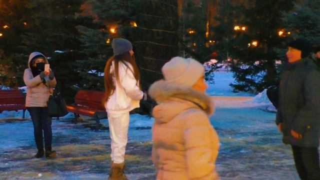 МИЛАЯ,МИЛАЯ ПОГОВОРИ СО МНОЙ.CHARKIW UKRAINE.ПАРК ГОРЬКОГО ХАРЬКОВ ТАНЦЫ.ФЕВРАЛЬ 22. смотреть онлайн