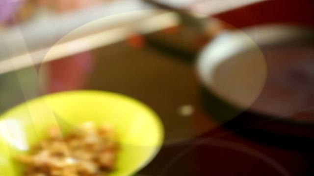 Омлет с грибочками смотреть онлайн