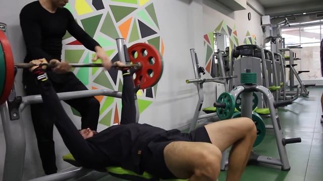 ТРЕНИРОВКА НОГ И ЛЕГКИЙ ЖИМ ЛЁЖА смотреть онлайн