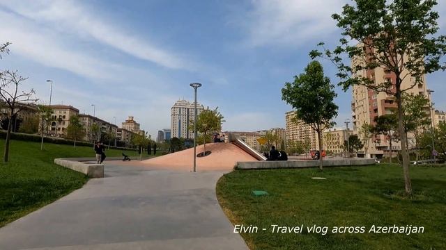 Walking Tour in Central Park Baku смотреть онлайн