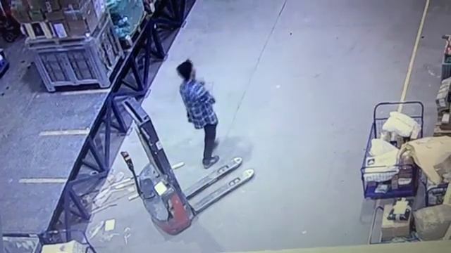 Наступил на гвоздь.  Потом руку и ногу вдобавок повредил
