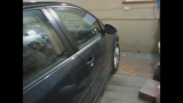 Гольф 5 полная окраска часть 1 Устраняем зазоры заднего бампера смотреть онлайн