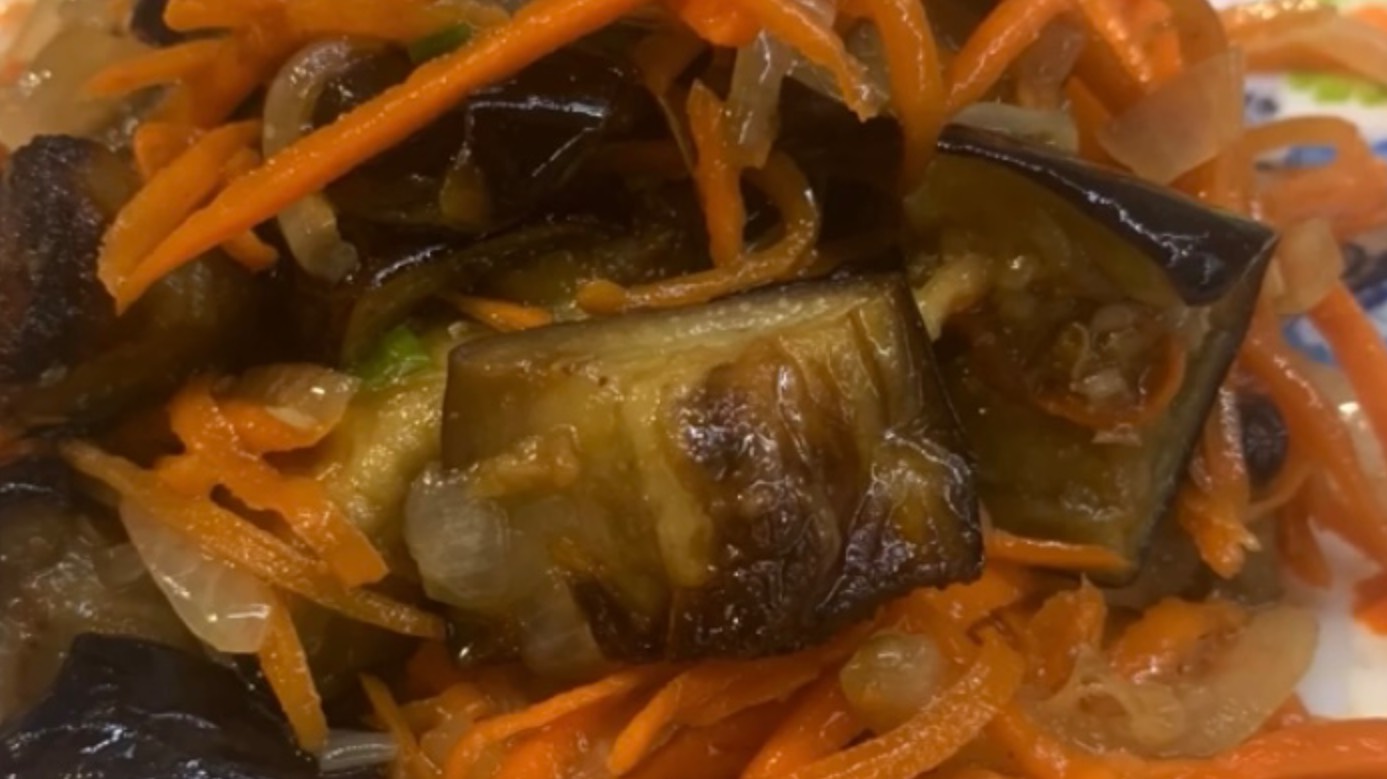 Хе из баклажанов с морковкой по-корейски смотреть онлайн