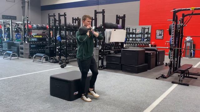 1-Leg Squat to Box (1-KB racked) смотреть онлайн