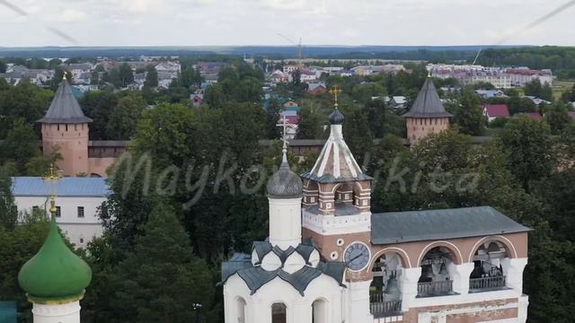 Dolly zoom. Suzdal, Russia. Flight. The Saviour Monastery of St. Euthymius. Cathedral of the Transf смотреть онлайн