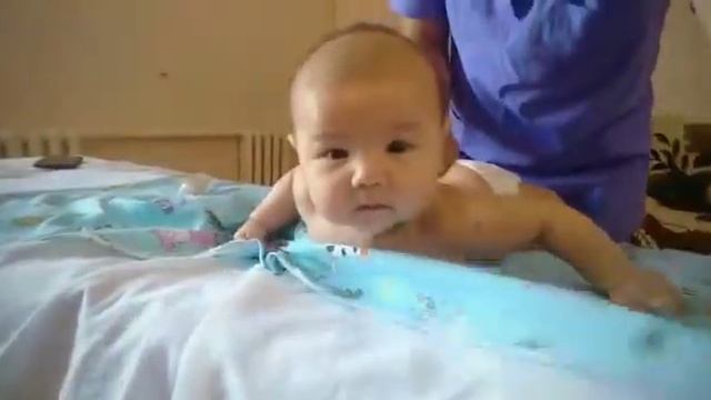 Детский массаж. Алдияр 2,5 месяц смотреть онлайн