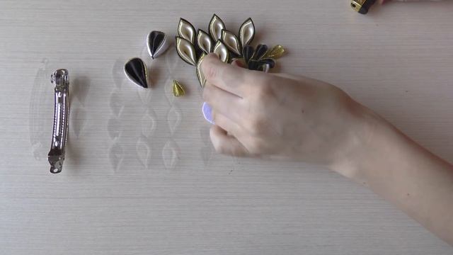 Заколка из лент канзаши Мастер класс атласные цветы DIY kanzashi hairclip handmade hair ornaments 發 смотреть онлайн