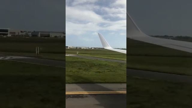 Landing at Adelaide airport смотреть онлайн