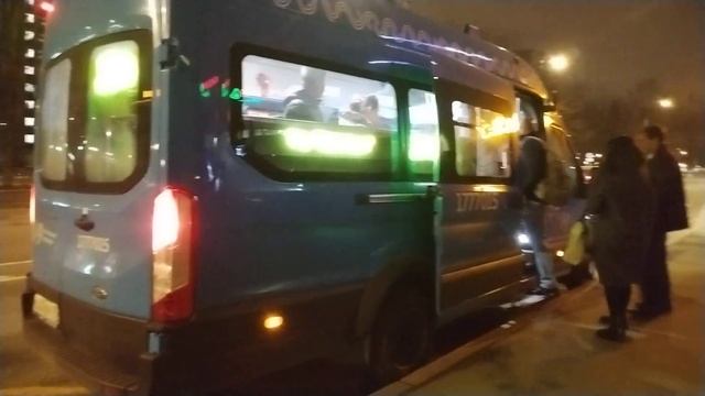 прибытие микроавтобуса форд транзит на остановку Осенний бульвар по маршруту 376 смотреть онлайн
