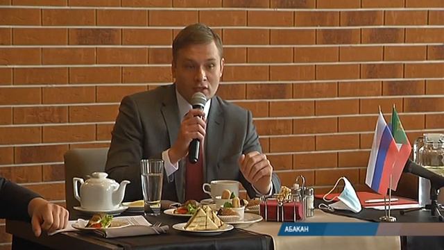 Валентин Коновалов рассказал зарубежным журналистам о Хакасии смотреть онлайн