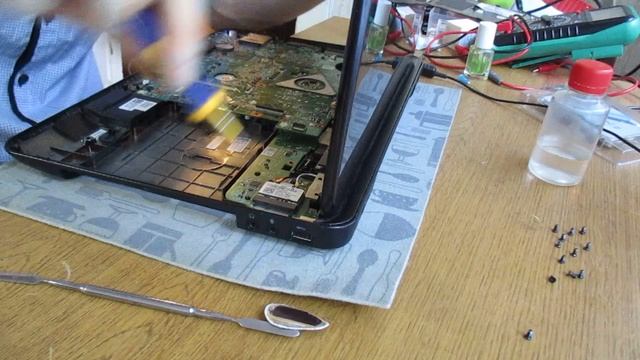 Модернизация ноутбука DELL INSPIRON N5110 Disassembly: разборка, установка SSD смотреть онлайн