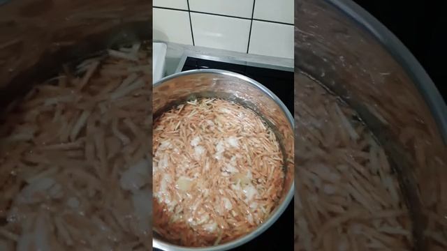 Кот на кухне