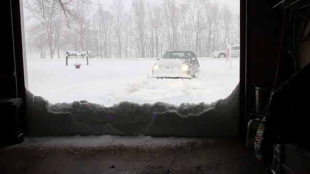 Lexus IS300 Buried in Snow Trying and to get Unstuck смотреть онлайн