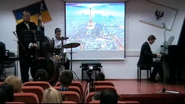 Bluesette ( пианино + ударные + контрабас ) смотреть онлайн
