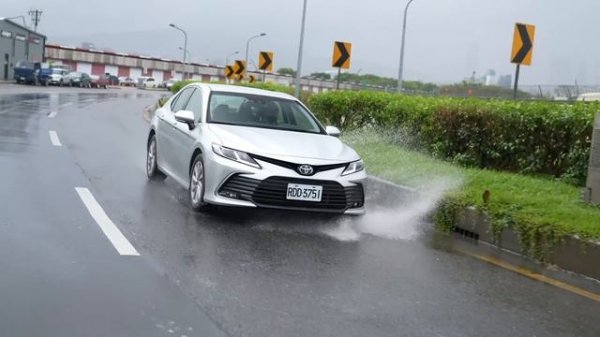 F1賽道科技加持!超乎想像的好|PIRELLI Cinturato Rosso 輪胎測試