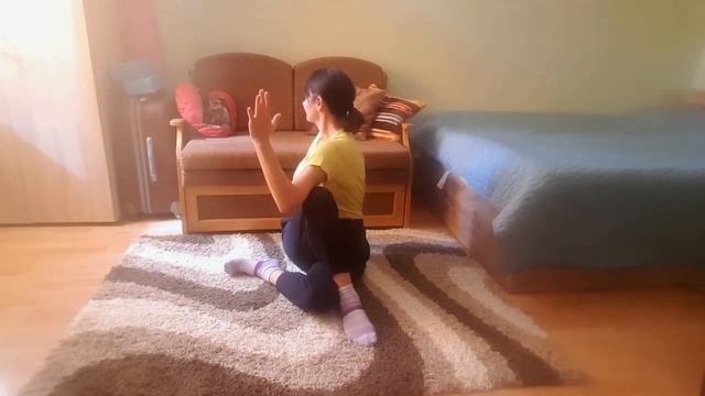 Три йога пози при болки и скованост в гърба / Three yoga poses for back pain and stiffness смотреть онлайн