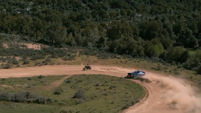Ducati DesertX vs Audi e-tron | Ducati Manchester смотреть онлайн