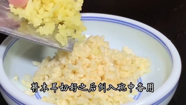 清炒花菜，有人焯水也有油炸，今天教你不一樣的做法，太美味了！【阿朝哥美食】#清炒花菜 #花菜 смотреть онлайн