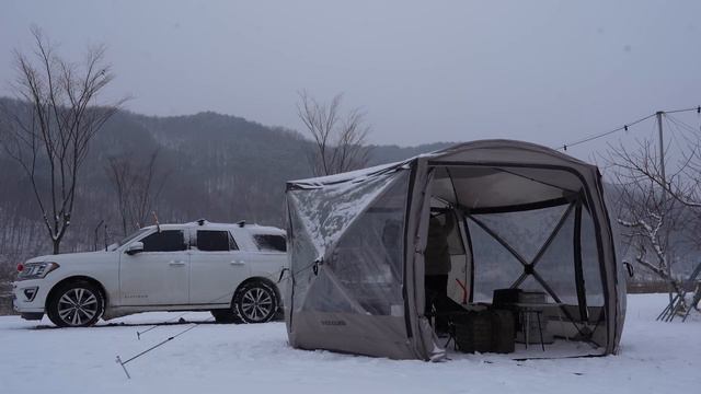 Кемпинг в одиночестве в заснеженном поле в течение всего дня кемпинг в сильный снегопад смотреть онлайн