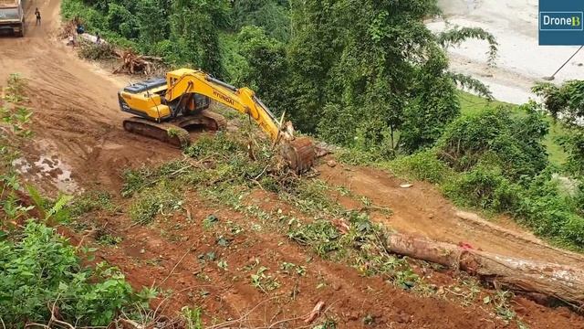 Hyundai Excavator-Clear Work-Cutting Hill-Felling Tree-Hilly Road Construction смотреть онлайн