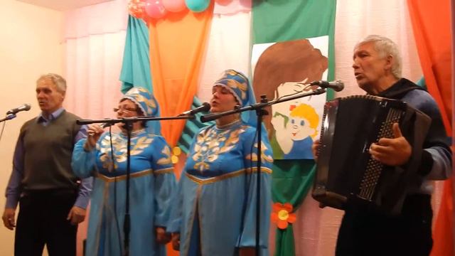 " Живёт село родное " ( Ансамбль " Серебряна " ) смотреть онлайн
