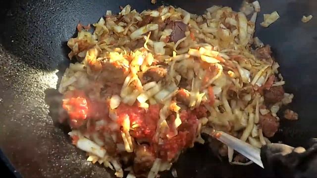 Капуста с мясом в казане смотреть онлайн