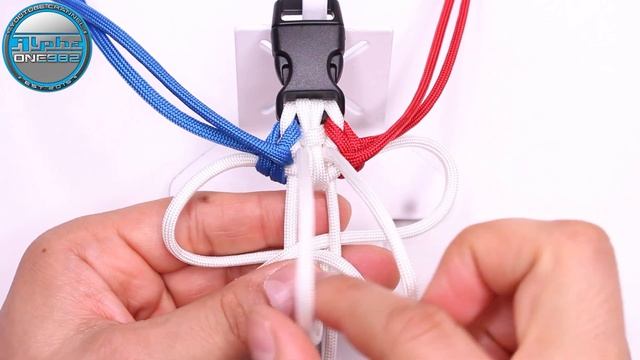 How to Make a Paracord Bracelet Triple Chain Wide Knot Tutorial смотреть онлайн