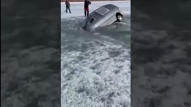 Мужик утонул в своей машине смотреть онлайн