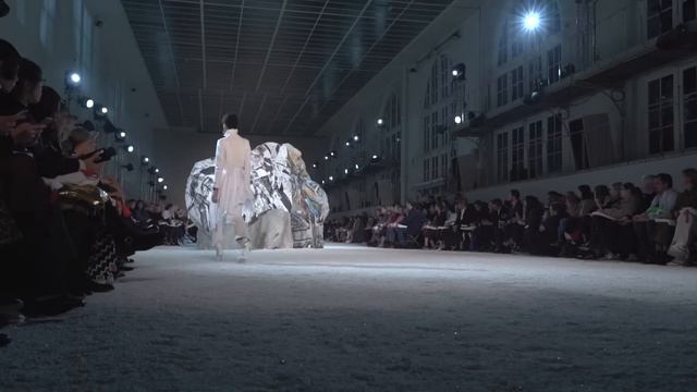 Alexander McQueen Spring/Summer 2019 смотреть онлайн