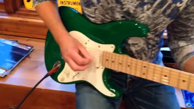 1990 Eric Clapton 7up Green Fender Strat With TBX Eddie Vegas смотреть онлайн