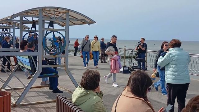 Купальный и сезон релакса на Балтике открыт. Подтверждение в видео за 7.04.2024 года. Зеленоградск смотреть онлайн