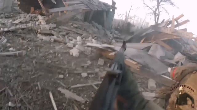 Ближний стрелковый бой в ходе штурма позиций в Сватовском направлении 16.12.22 смотреть онлайн