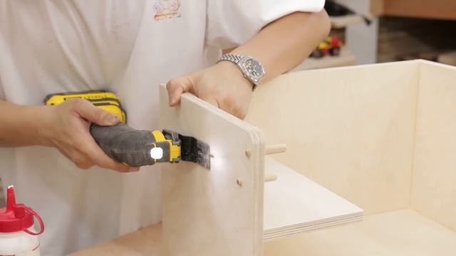 Woodworking Auto-lifting Herringbone Table / gas spring furniture idea смотреть онлайн