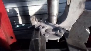 Форд Фокус 2.2008г. Замена переднего подшипника ступицы.