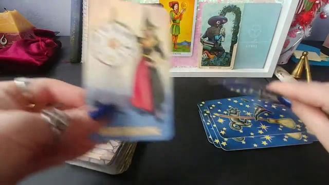 Everyday Witch Tarot Unboxing & Walk-through by Deborah Blake смотреть онлайн
