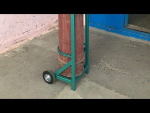 Тележка для перевозки кислородного баллона в легковом автомобиле