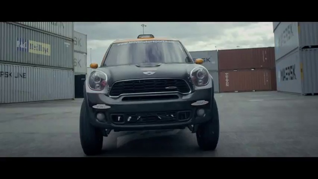 Автомобиль делает бэк-флип. смотреть онлайн