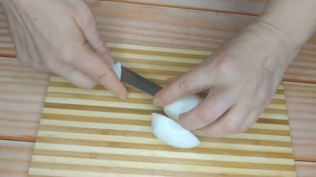 Новинка! Салат с куриной печенью, солёным огурцом и овощами. смотреть онлайн