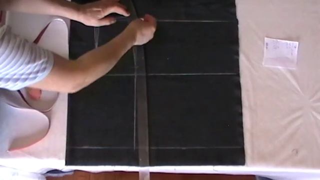 Кроим прямую юбку со шлицей на ткани