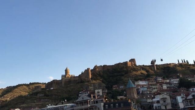 несколько церквей в старом городе (Тбилиси) Some churches in Tbilisi's Old Town смотреть онлайн